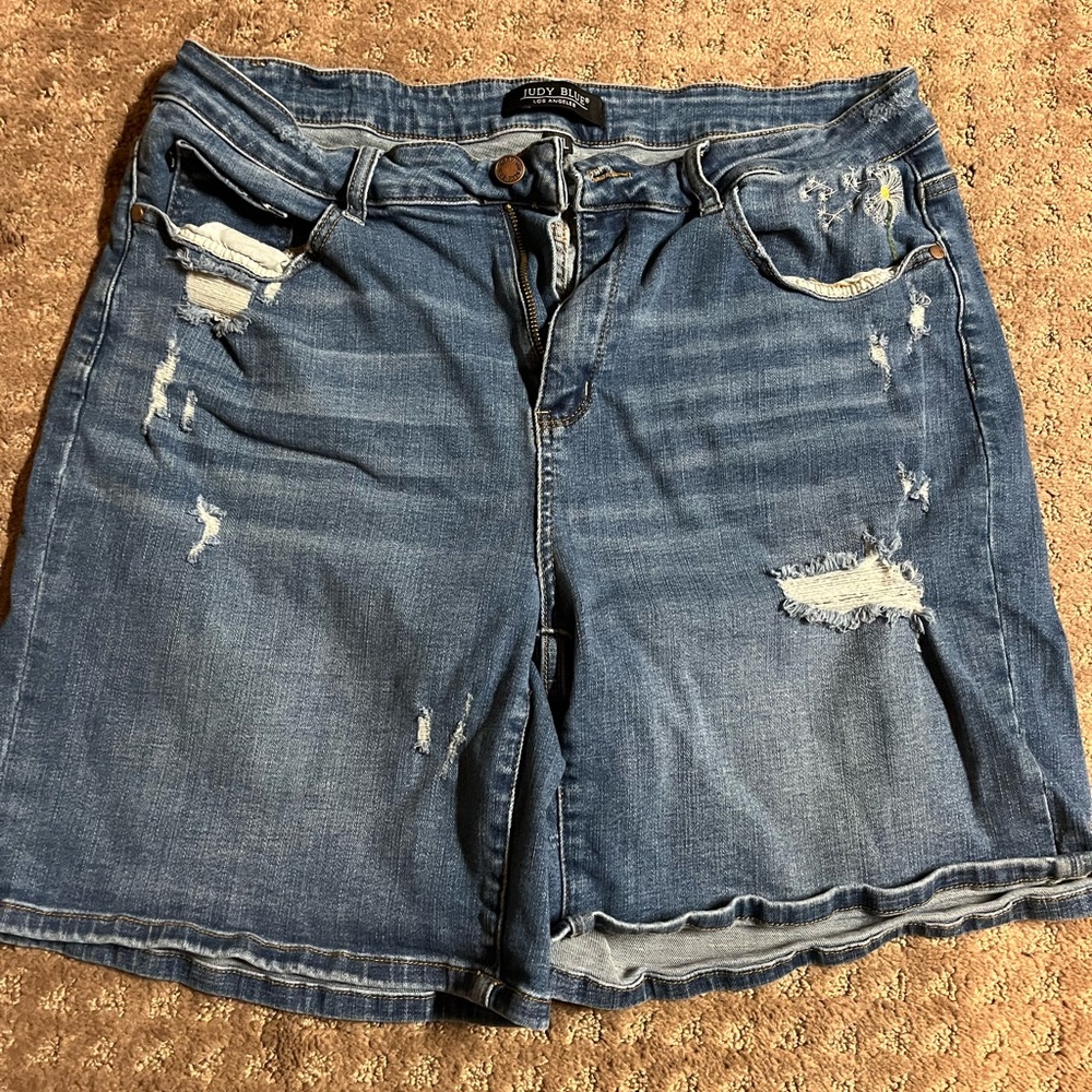 Judy Blue distressed shorts